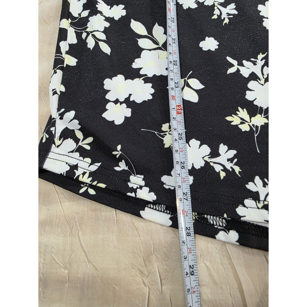 WOMENS TOP SIZE 6X SHORT SLEEVES BLACK WHITE FLORAL NEW - Picture 3 of 4